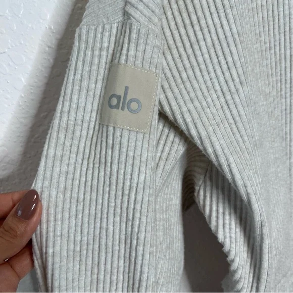 Alo Yoga Muse Hoodie Hooded Women Small Ivory Beige Crop Top Sweater Boxy Top - Picture 6 of 10